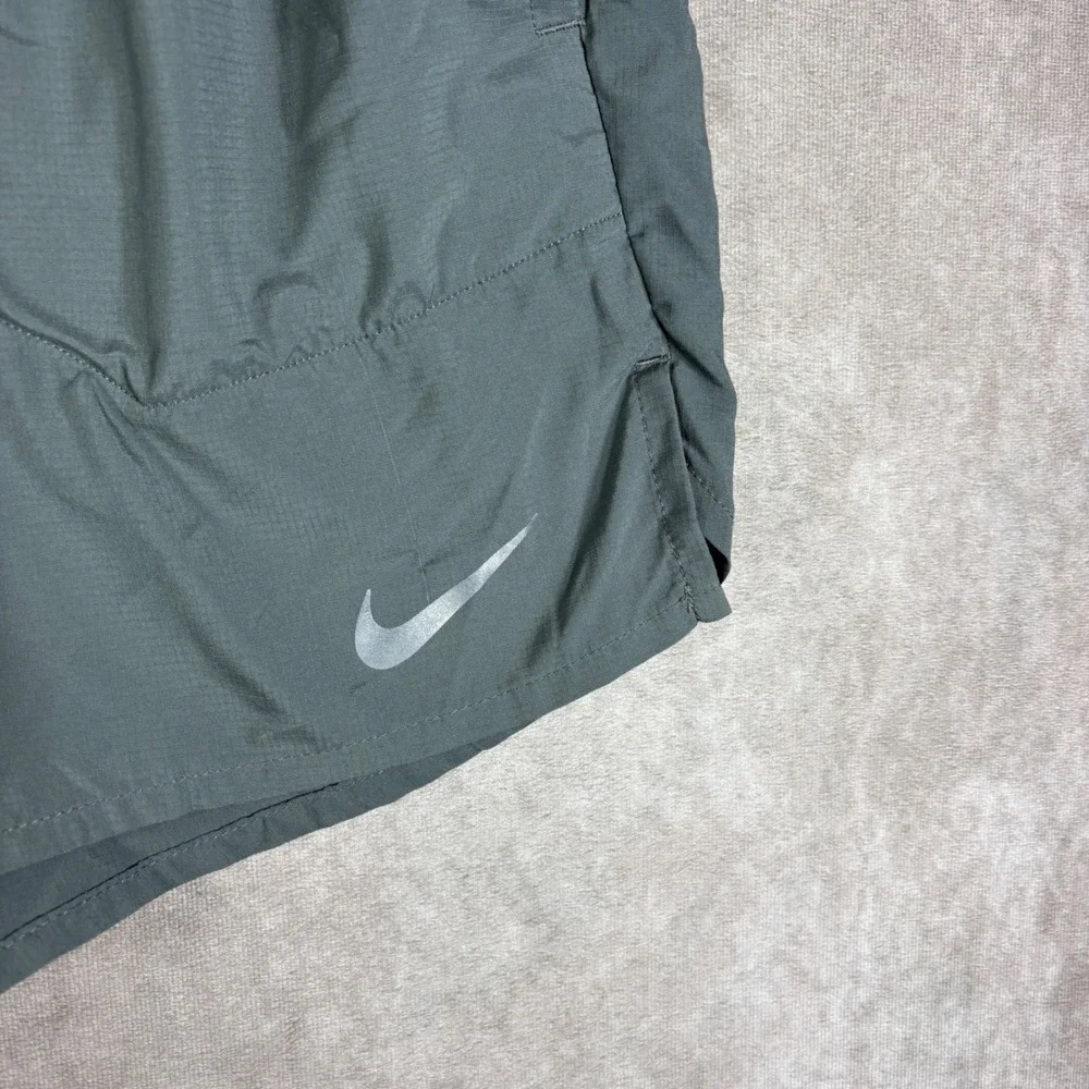 Nike Shorts Mens Large Grey Challenger 5